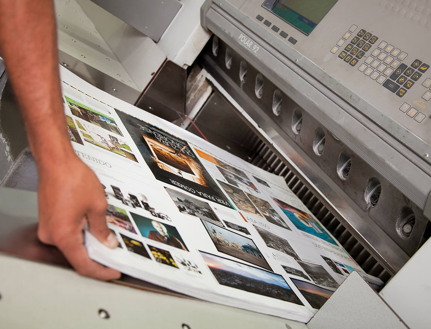 brochure printing uae